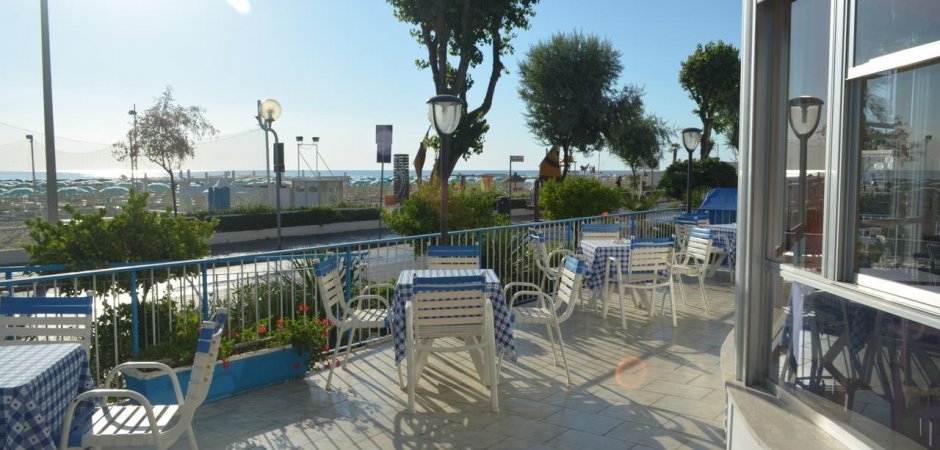 Hotel fronte mare in vendita a Rimini nord